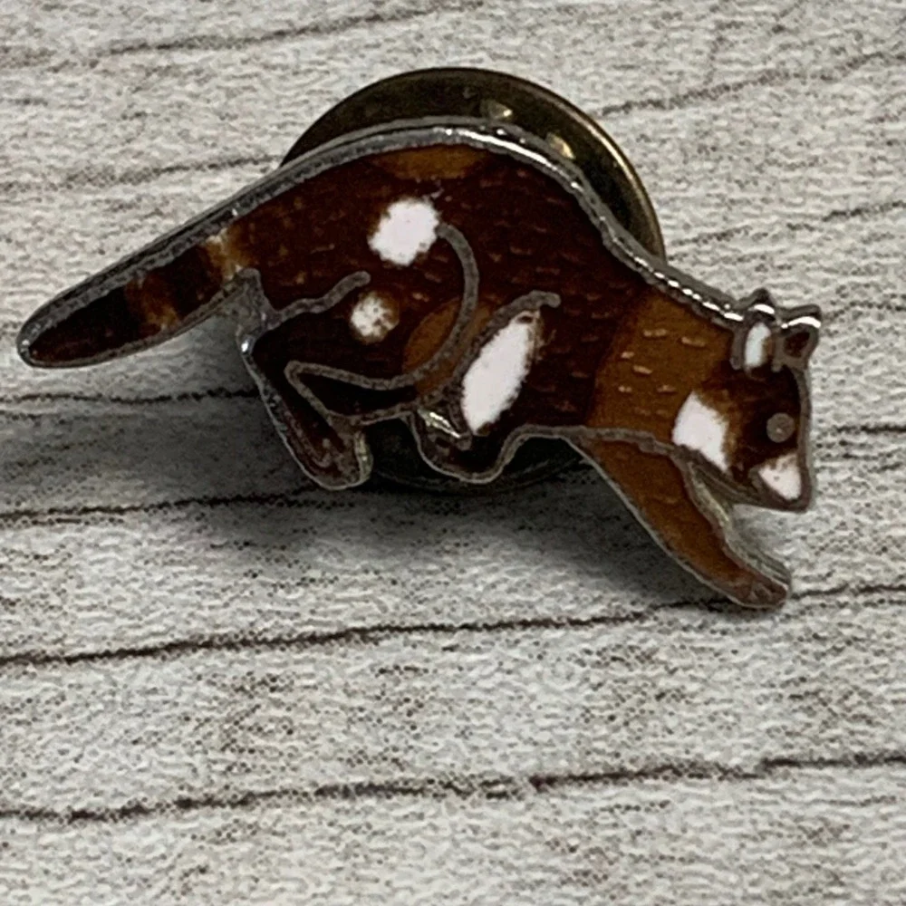 Red Panda Enamel Lapel Pin Brown White Silver Tone Raccoon Jewelry 3774